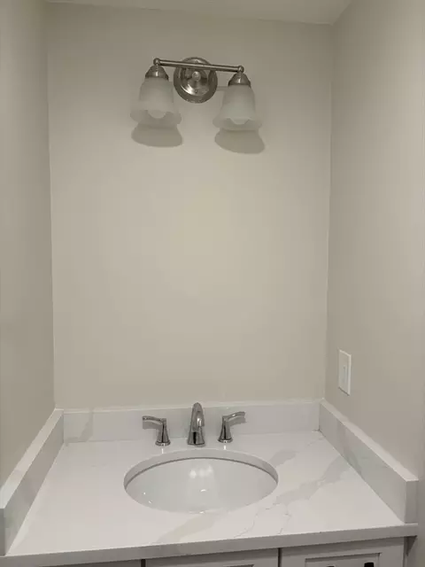 72 Valmor St, Worcester, MA 01604 photo 11