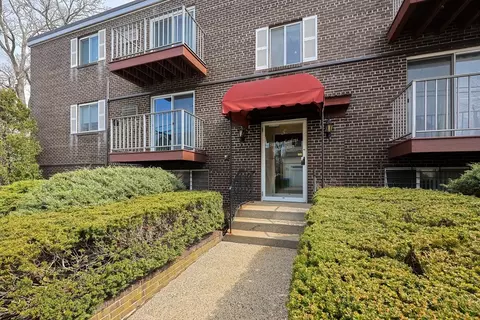 5 Ash St #2, Medford, MA 02155