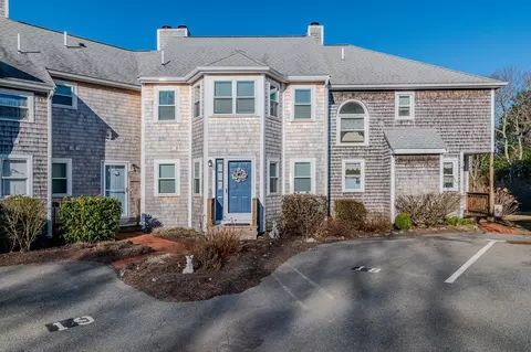 19 Harbor Hill Dr #19, Bourne, MA 02532