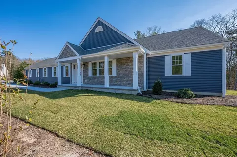 17 Silver Leaf Ln, Mashpee, MA 02649