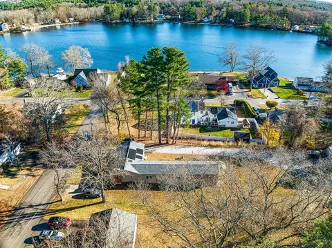 8 Sunrise Shrs E, Dudley, MA 01571