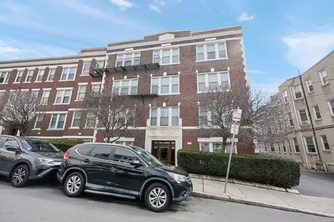 38 Ransom Rd #14, Boston, MA 02135