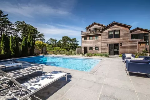 110 Fifth St N, Edgartown, MA 02539