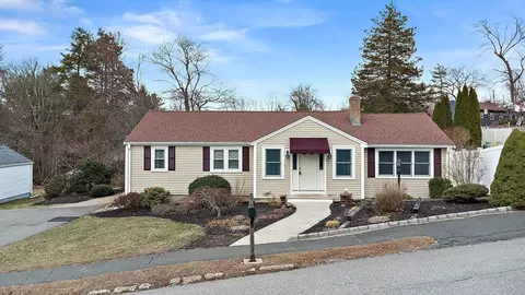 8 Grace Rd, Woburn, MA 01801