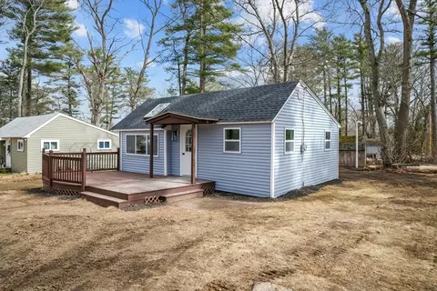 12 Violet St, Lakeville, MA 02347