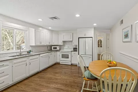 29 Amanda Ct, Cotuit, MA 02635 photo 9