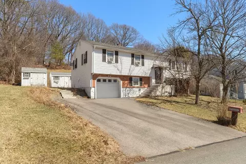 21 Hodgkins Dr, Ipswich, MA 01938