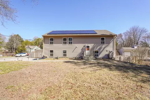 283 Woodstock Ave, Putnam, CT 06260