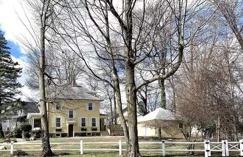 25 Clark St, Worcester, MA 01606 photo 2