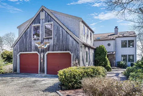 11 Fells Rd, Falmouth, MA 02540