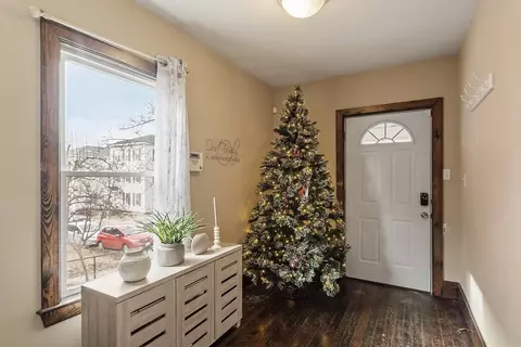 Entry Way - 11 Home St, Worcester, MA 01609 photo 1 of 5