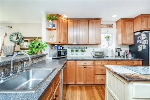23 Beacon St, Danvers, MA 01923 photo 15
