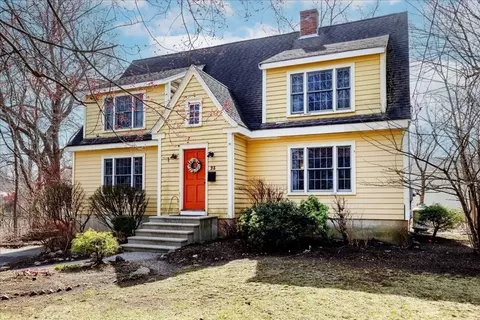 23 Beacon St, Danvers, MA 01923 photo 3