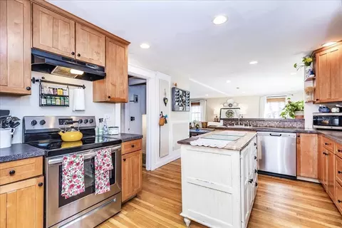 23 Beacon St, Danvers, MA 01923 photo 14