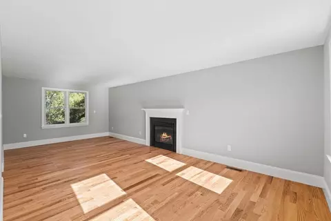 Living - 310 Charge Pond Rd, Wareham, MA 02571 photo 3 of 5