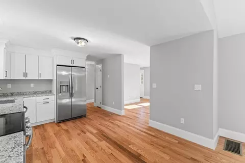 Entry Way - 310 Charge Pond Rd, Wareham, MA 02571 photo 2 of 3