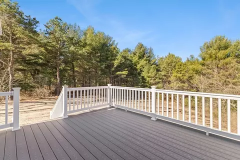 Exterior - 310 Charge Pond Rd, Wareham, MA 02571 photo 4 of 5