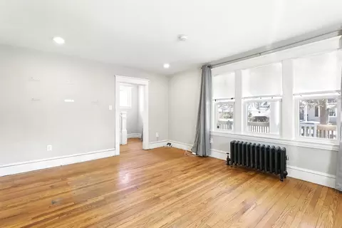 Living - 10 Wilber St, Springfield, MA 01104 photo 4 of 6
