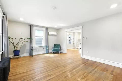 Living - 10 Wilber St, Springfield, MA 01104 photo 1 of 6