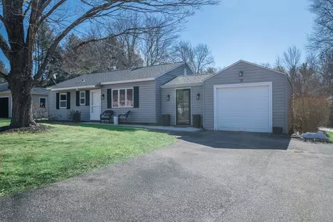 31 Davis St, Hanover, MA 02339
