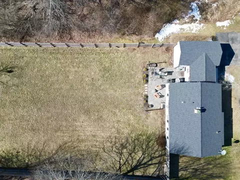 Exterior - 31 Davis St, Hanover, MA 02339 photo 3 of 4