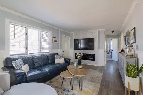 Living - 31 Davis St, Hanover, MA 02339 photo 1 of 2