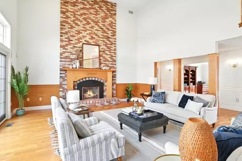 17 Briar Cliff Dr, Wilbraham, MA 01095