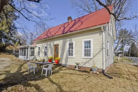1427 S East St, Amherst, MA 01002