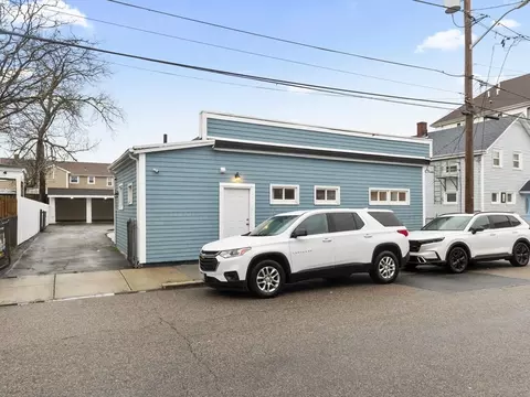 218 Hamlet St, Fall River, MA 02724 photo 4