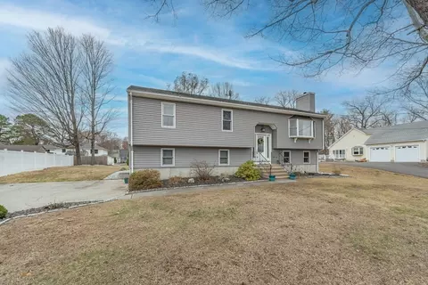 99 Pond St, Ludlow, MA 01056