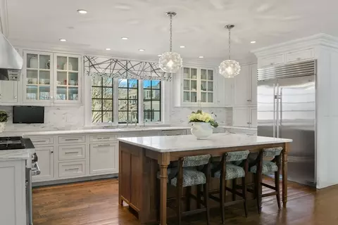 29 Irving St, Hingham, MA 02043 photo 9