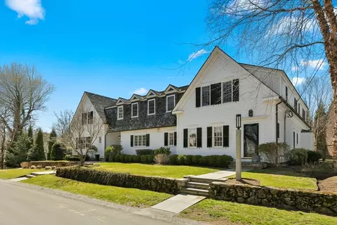 29 Irving St, Hingham, MA 02043