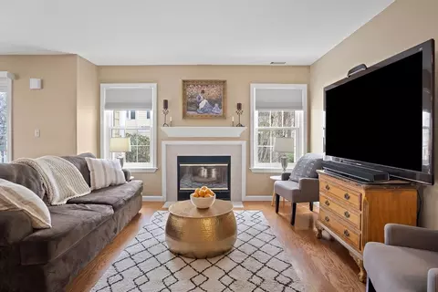 Living - 801 Gazebo Cir #801, Reading, MA 01867 photo 2 of 2