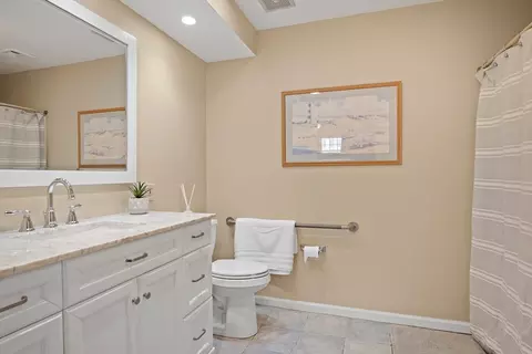 Bath - 801 Gazebo Cir #801, Reading, MA 01867 photo 2 of 2