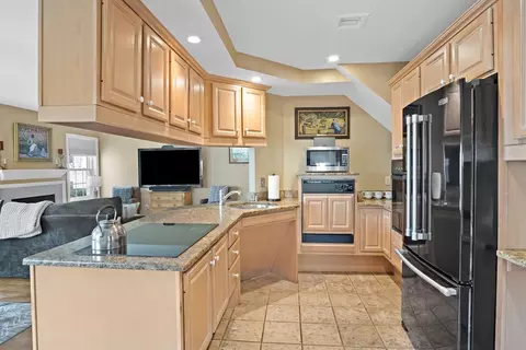 Kitchen - 801 Gazebo Cir #801, Reading, MA 01867 photo 2 of 2