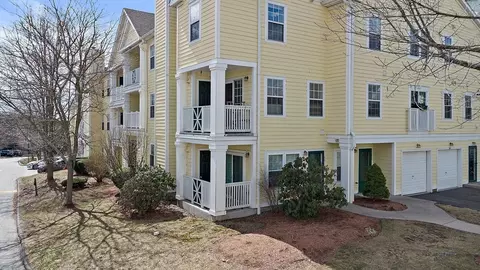 801 Gazebo Cir #801, Reading, MA 01867