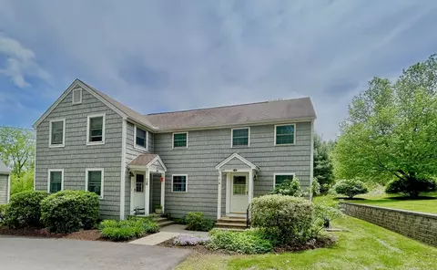 72 Laurel St #B, Greenfield, MA 01301