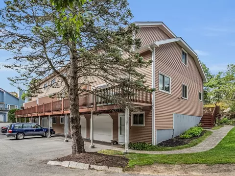 15 Nightingale Ln #15, Salem, MA 01970