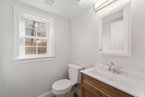 Bath - 4 Midgley Ln, Worcester, MA 01604 photo 2 of 2