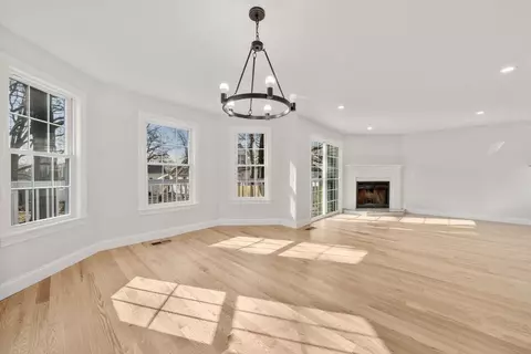 Living - 4 Midgley Ln, Worcester, MA 01604 photo 3 of 6