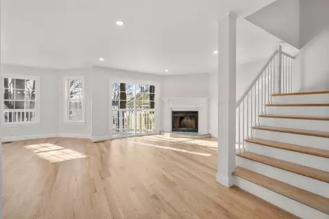 Living - 4 Midgley Ln, Worcester, MA 01604 photo 1 of 6