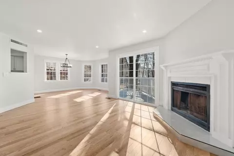 Living - 4 Midgley Ln, Worcester, MA 01604 photo 2 of 6