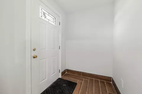 Entry Way - 4 Midgley Ln, Worcester, MA 01604 photo 1 of 1