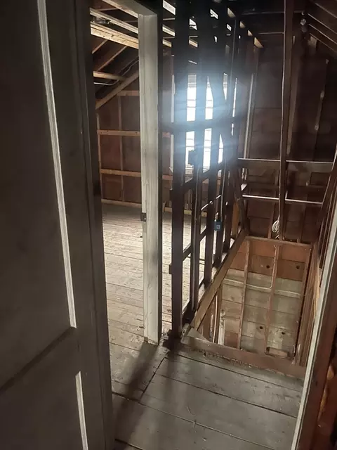 Entry Way - 18 Derne St, Everett, MA 02149 photo 3 of 4