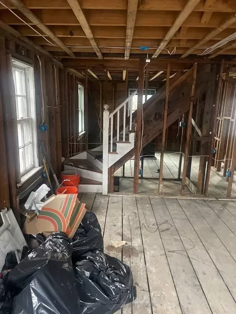 Entry Way - 18 Derne St, Everett, MA 02149 photo 1 of 4