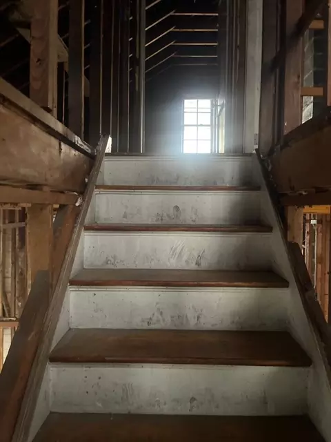 Entry Way - 18 Derne St, Everett, MA 02149 photo 2 of 4
