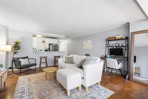 2 Hawthorne Pl #4K, Boston, MA 02114