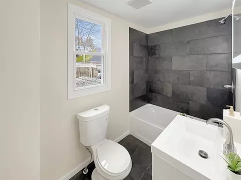 103 Middlesex St, Springfield, MA 01109 photo 16