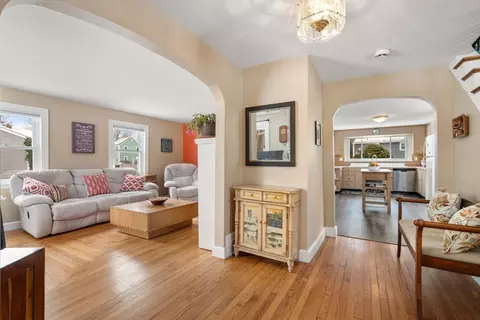 Entry Way - 17 Espie Ave, Maynard, MA 01754 photo 3 of 5