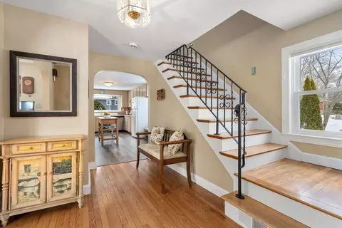 Entry Way - 17 Espie Ave, Maynard, MA 01754 photo 2 of 5